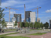 908299 Gezicht op de in aanbouw zijnde woontorens op het terrein van de Koninklijke Jaarbeurs aan de Croeselaan te ...